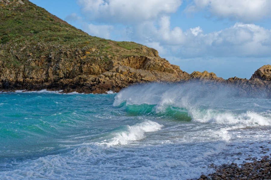 Quels sont les services disponibles au port de Gwin Zégal ?